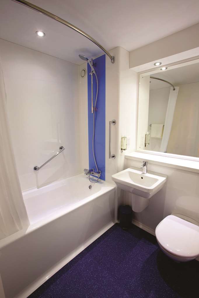 Travelodge Shrewsbury Battlefield Room photo